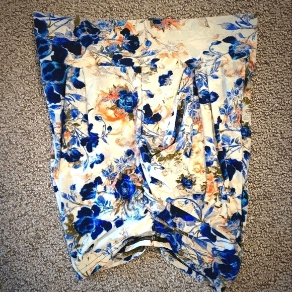 ⭐️Floral High-Waisted Smocked Side Shorts Ruched Blue Casual Womens Medium - Picture 4 of 7